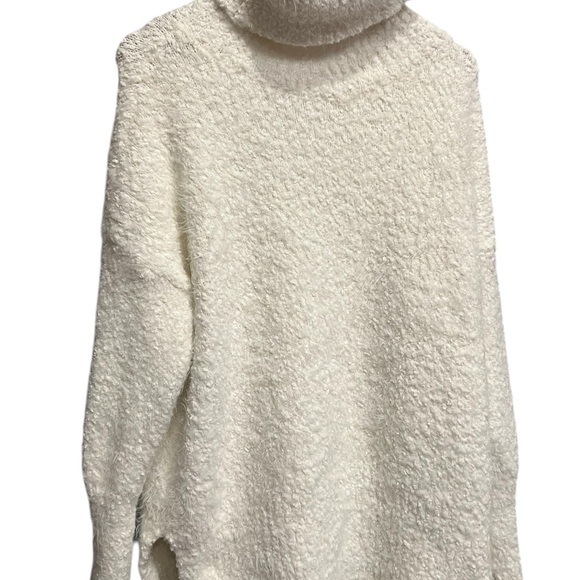 Aerie White Fuzzy Sweater - Picture 3 of 7